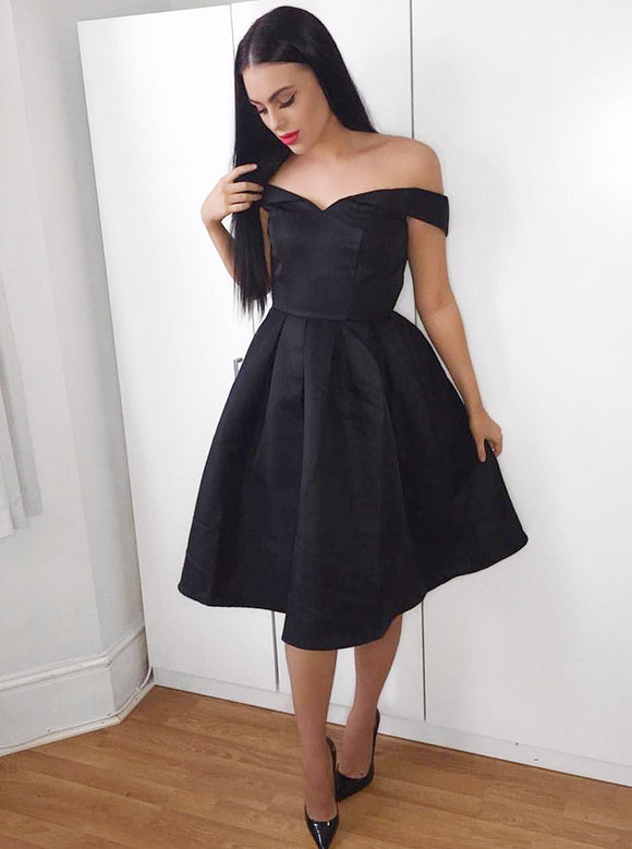 A-Line Sweetheart Knee-Length Black Satin Homecoming Dress