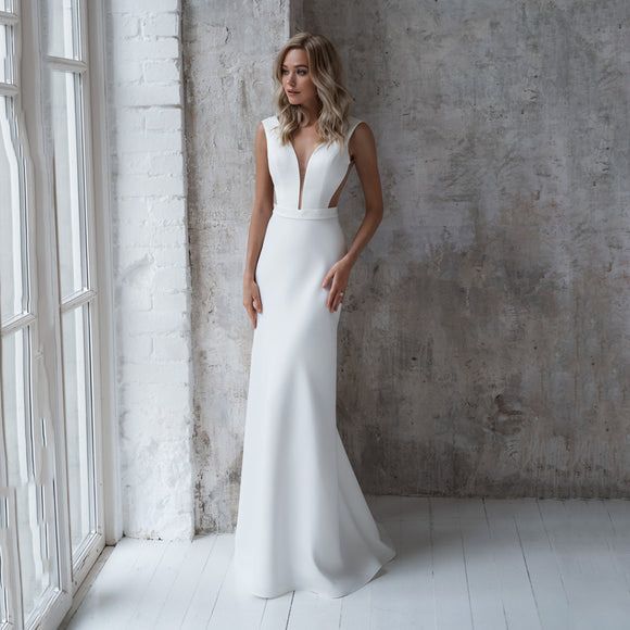V-Neck Trumpet Satin Wedding Gowns With Bow