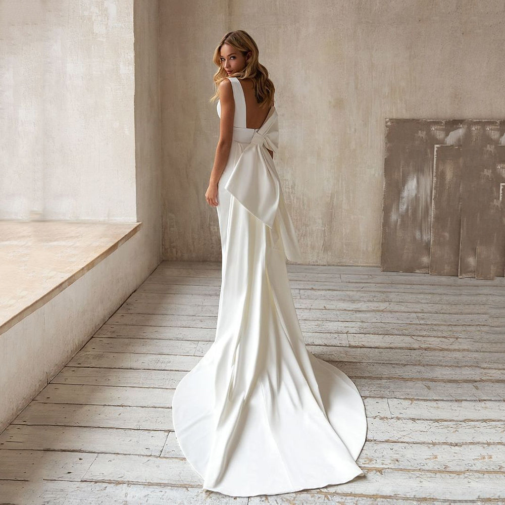 V-Neck Mermaid Satin Bridal Gown Detachable Train – Agustaprom